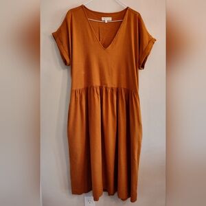 Lou And Grey Loft Linen V-Neck Midi Dress Quiet Luxury Flowy